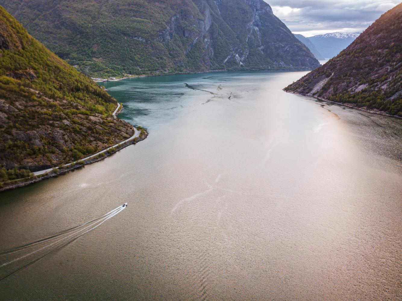 Båt på fjord